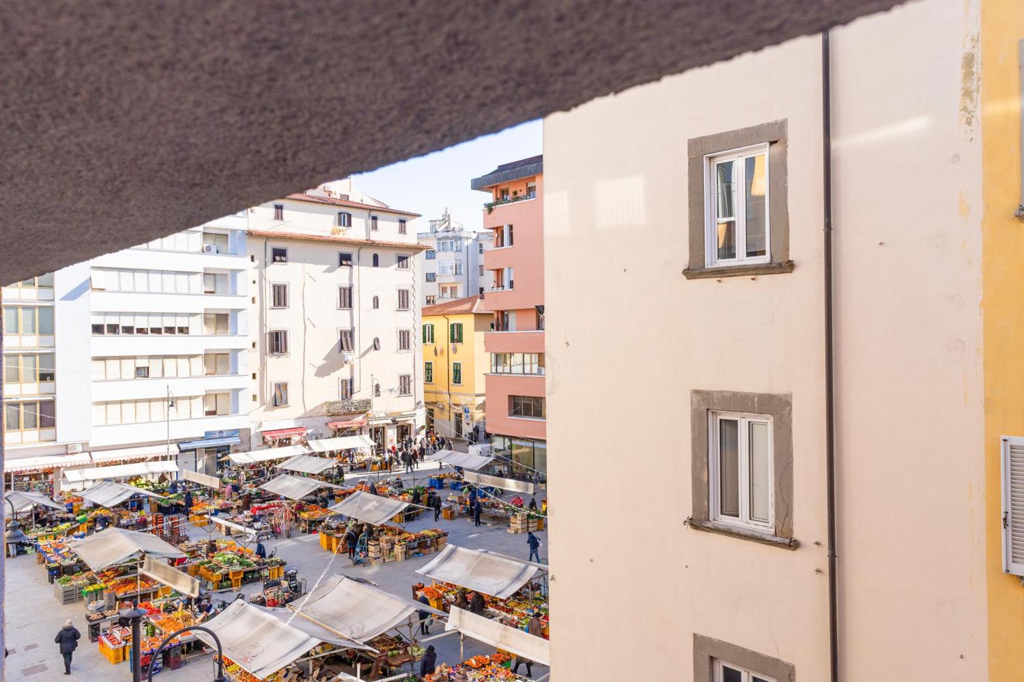 Piazza Cavallotti & Mercato Centrale Apartment! リヴォルノ エクステリア 写真